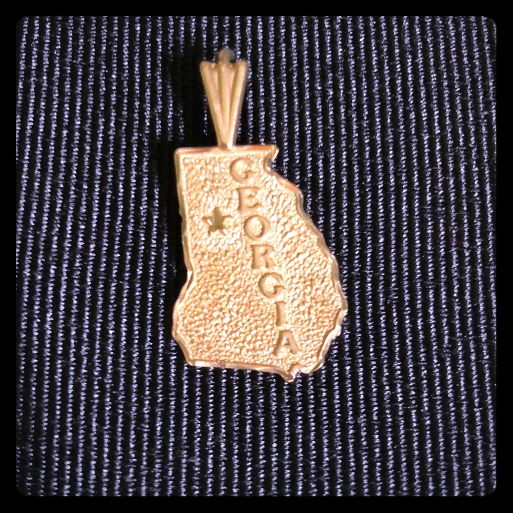 14K Gold Charm/Pendant: State of GA w/ star on Atl